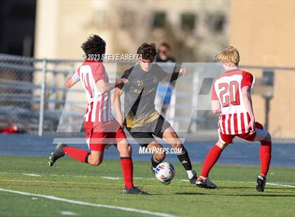 Thumbnail 2 in Arapahoe vs. Denver East (CHSAA 5A Quarterfinal) photogallery.