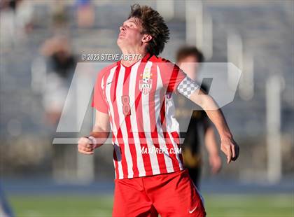 Thumbnail 3 in Arapahoe vs. Denver East (CHSAA 5A Quarterfinal) photogallery.