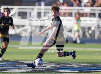 Thumbnail 2 in Arapahoe vs. Denver East (CHSAA 5A Quarterfinal) photogallery.
