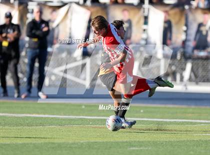Thumbnail 2 in Arapahoe vs. Denver East (CHSAA 5A Quarterfinal) photogallery.