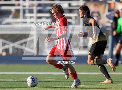 Thumbnail 2 in Arapahoe vs. Denver East (CHSAA 5A Quarterfinal) photogallery.