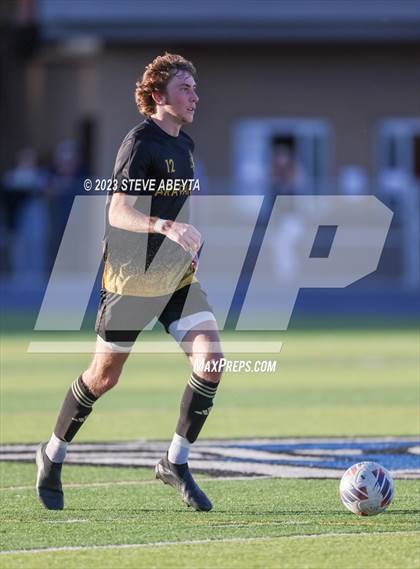 Thumbnail 3 in Arapahoe vs. Denver East (CHSAA 5A Quarterfinal) photogallery.