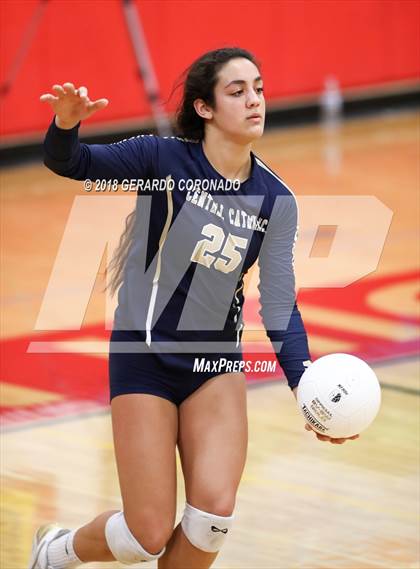 Thumbnail 2 in Central Catholic vs. Vanden (CIF SJS D3 Final) photogallery.