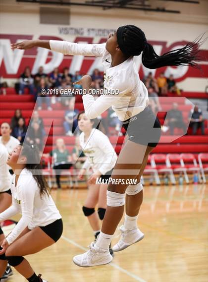 Thumbnail 3 in Central Catholic vs. Vanden (CIF SJS D3 Final) photogallery.