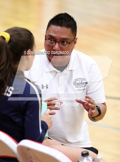 Thumbnail 2 in Central Catholic vs. Vanden (CIF SJS D3 Final) photogallery.