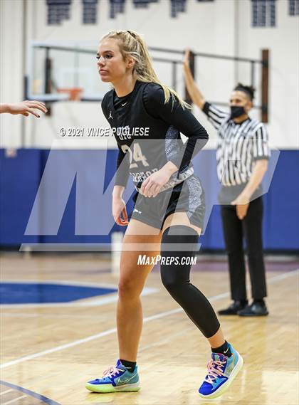 Thumbnail 3 in Gig Harbor vs Olympia photogallery.