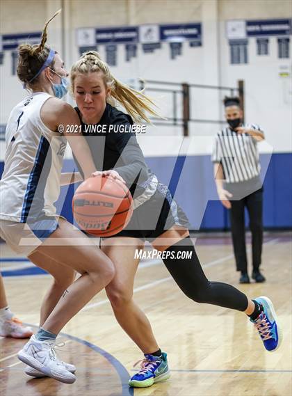 Thumbnail 3 in Gig Harbor vs Olympia photogallery.