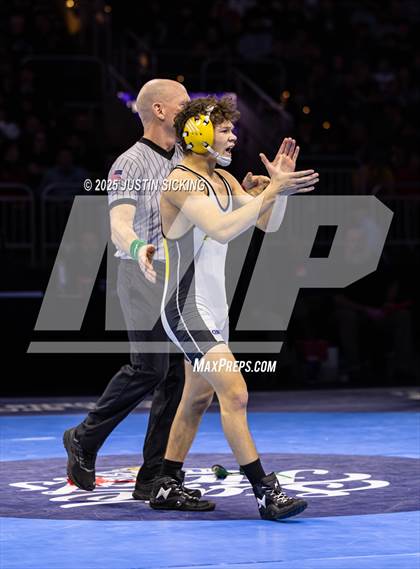Thumbnail 3 in IHSAA Finals photogallery.
