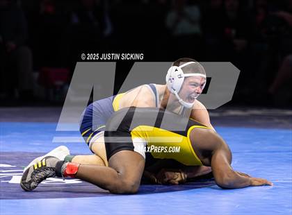 Thumbnail 2 in IHSAA Finals photogallery.