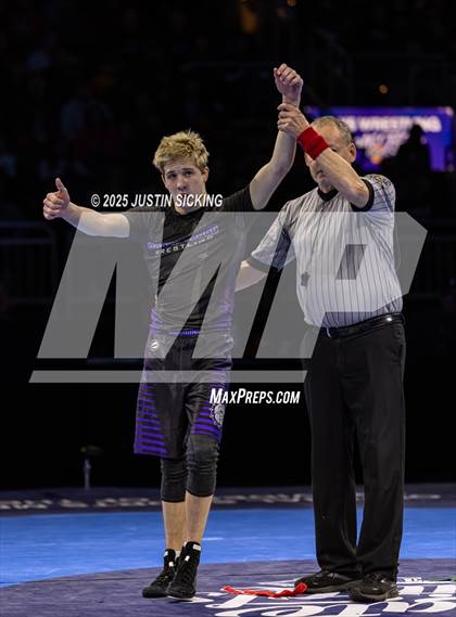 Thumbnail 2 in IHSAA Finals photogallery.
