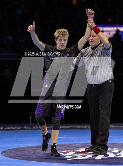 Thumbnail 3 in IHSAA Finals photogallery.