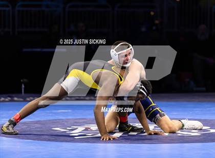 Thumbnail 2 in IHSAA Finals photogallery.
