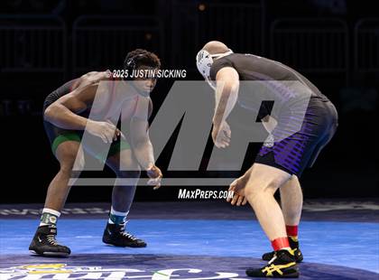 Thumbnail 2 in IHSAA Finals photogallery.