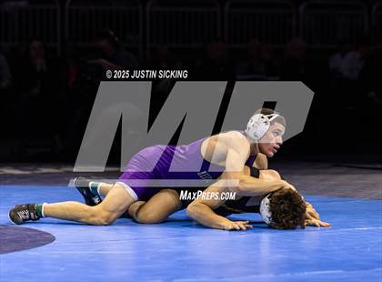 Thumbnail 2 in IHSAA Finals photogallery.