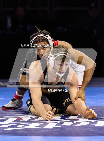 Thumbnail 1 in IHSAA Finals photogallery.