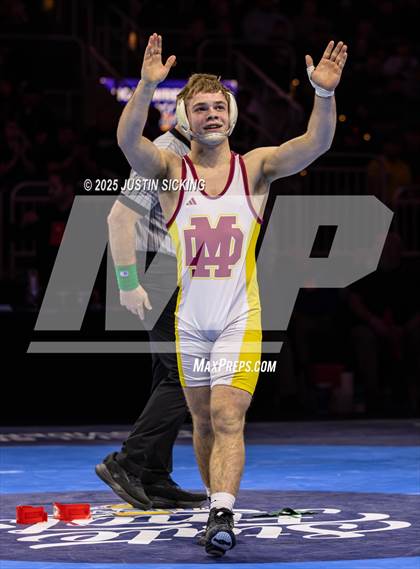 Thumbnail 3 in IHSAA Finals photogallery.