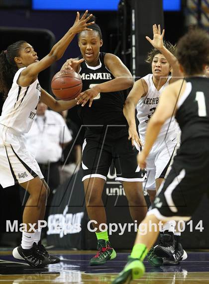 Thumbnail 3 in Archbishop Mitty vs. McNair (CIF NorCal Regional D2 Final) photogallery.