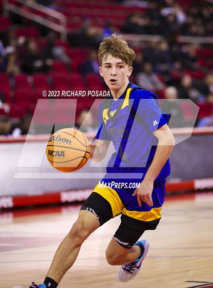 Thumbnail 2 in St. Joseph vs. Bakersfield Christian photogallery.