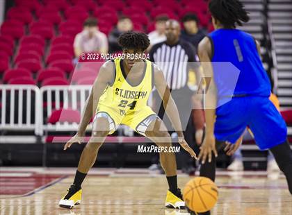 Thumbnail 3 in St. Joseph vs. Bakersfield Christian photogallery.