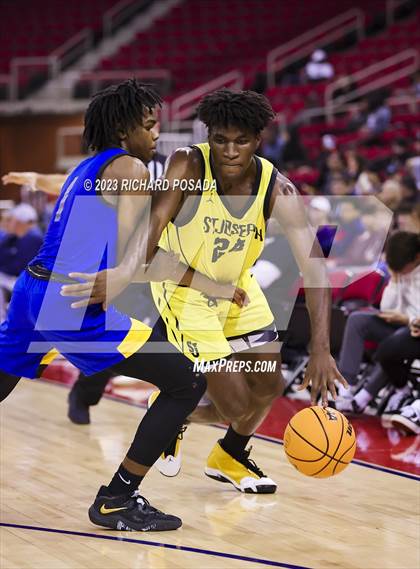 Thumbnail 2 in St. Joseph vs. Bakersfield Christian photogallery.