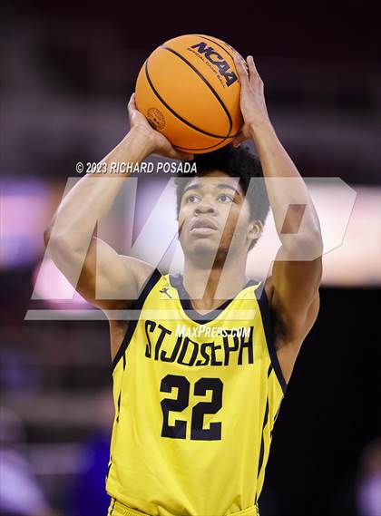 Thumbnail 2 in St. Joseph vs. Bakersfield Christian photogallery.
