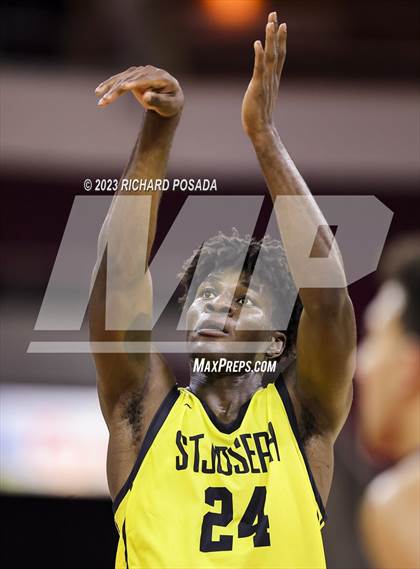 Thumbnail 3 in St. Joseph vs. Bakersfield Christian photogallery.