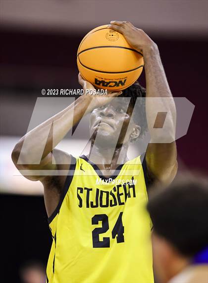Thumbnail 1 in St. Joseph vs. Bakersfield Christian photogallery.