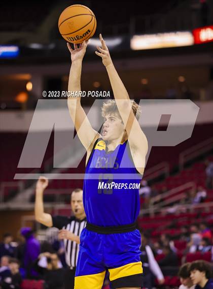 Thumbnail 2 in St. Joseph vs. Bakersfield Christian photogallery.