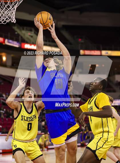 Thumbnail 1 in St. Joseph vs. Bakersfield Christian photogallery.