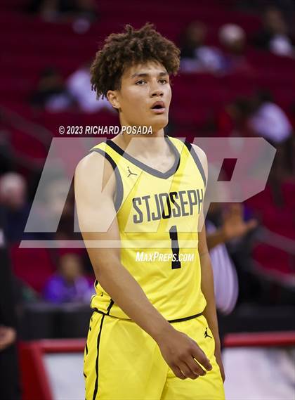 Thumbnail 1 in St. Joseph vs. Bakersfield Christian photogallery.