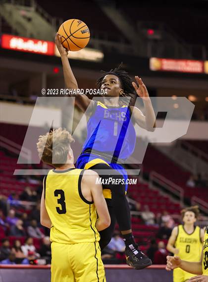 Thumbnail 2 in St. Joseph vs. Bakersfield Christian photogallery.