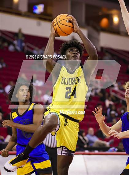 Thumbnail 3 in St. Joseph vs. Bakersfield Christian photogallery.