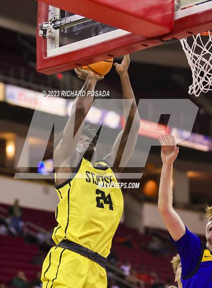 Thumbnail 3 in St. Joseph vs. Bakersfield Christian photogallery.