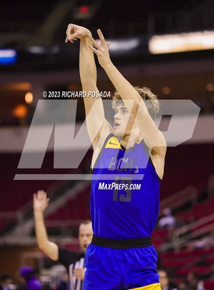 Thumbnail 3 in St. Joseph vs. Bakersfield Christian photogallery.