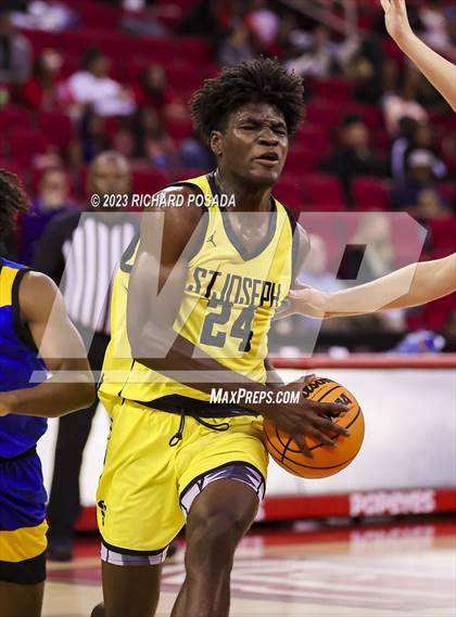 Thumbnail 2 in St. Joseph vs. Bakersfield Christian photogallery.