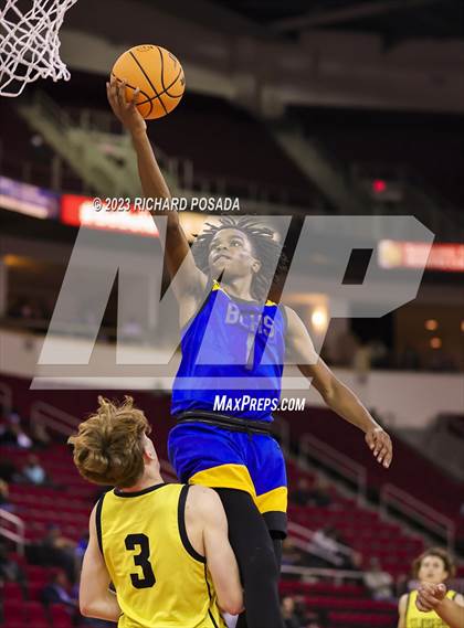 Thumbnail 3 in St. Joseph vs. Bakersfield Christian photogallery.