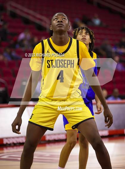 Thumbnail 1 in St. Joseph vs. Bakersfield Christian photogallery.