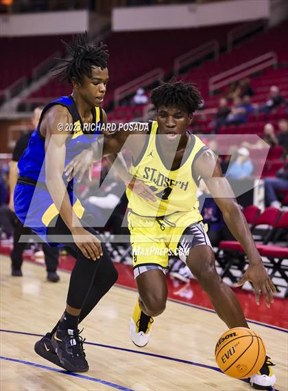 Thumbnail 3 in St. Joseph vs. Bakersfield Christian photogallery.