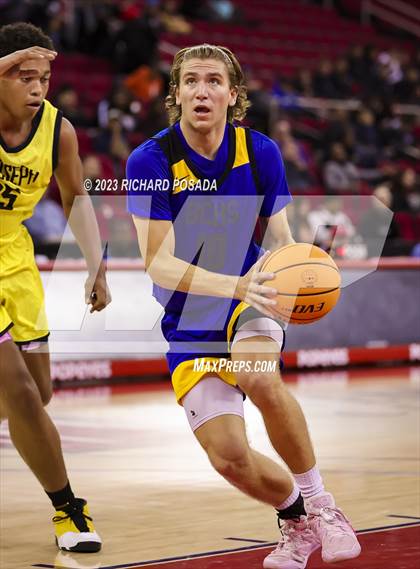 Thumbnail 3 in St. Joseph vs. Bakersfield Christian photogallery.
