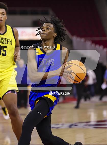 Thumbnail 2 in St. Joseph vs. Bakersfield Christian photogallery.
