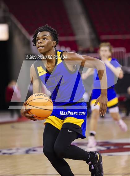 Thumbnail 3 in St. Joseph vs. Bakersfield Christian photogallery.