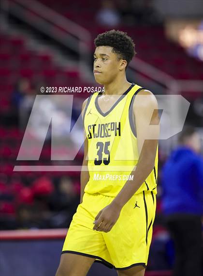 Thumbnail 2 in St. Joseph vs. Bakersfield Christian photogallery.