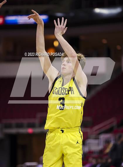 Thumbnail 3 in St. Joseph vs. Bakersfield Christian photogallery.