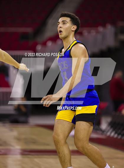 Thumbnail 2 in St. Joseph vs. Bakersfield Christian photogallery.