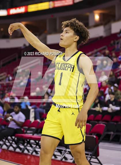 Thumbnail 2 in St. Joseph vs. Bakersfield Christian photogallery.