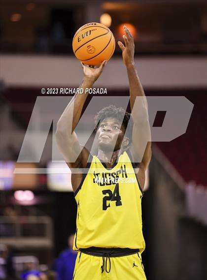 Thumbnail 2 in St. Joseph vs. Bakersfield Christian photogallery.