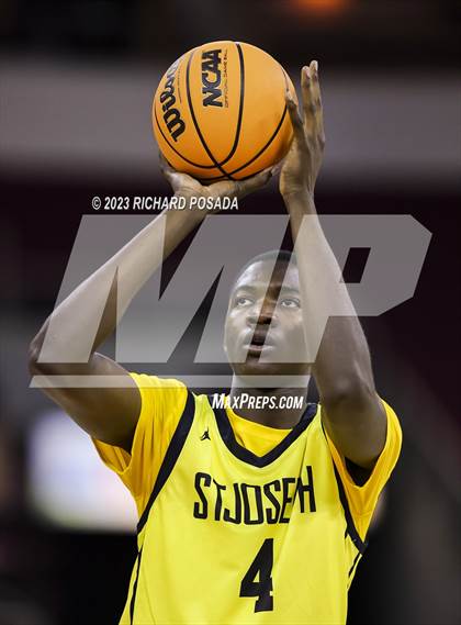 Thumbnail 2 in St. Joseph vs. Bakersfield Christian photogallery.