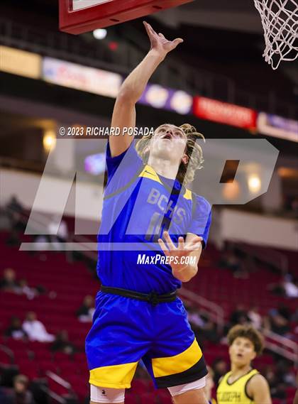 Thumbnail 2 in St. Joseph vs. Bakersfield Christian photogallery.