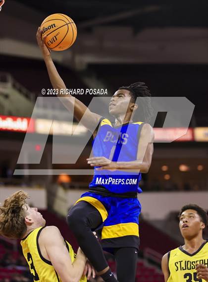 Thumbnail 3 in St. Joseph vs. Bakersfield Christian photogallery.