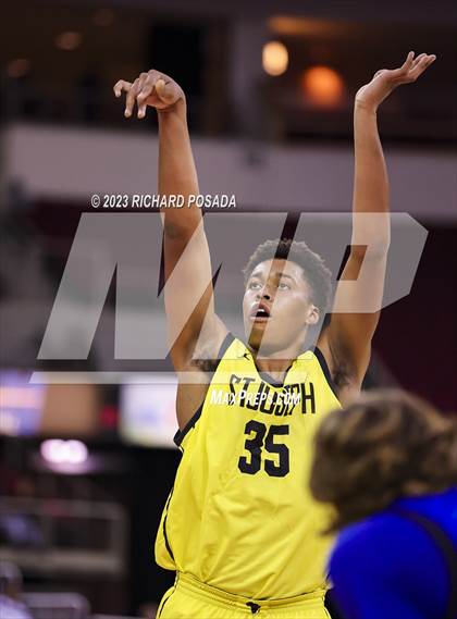 Thumbnail 3 in St. Joseph vs. Bakersfield Christian photogallery.